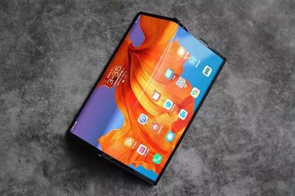 Huawei представила новый 5G-смартфон с гибким экраном