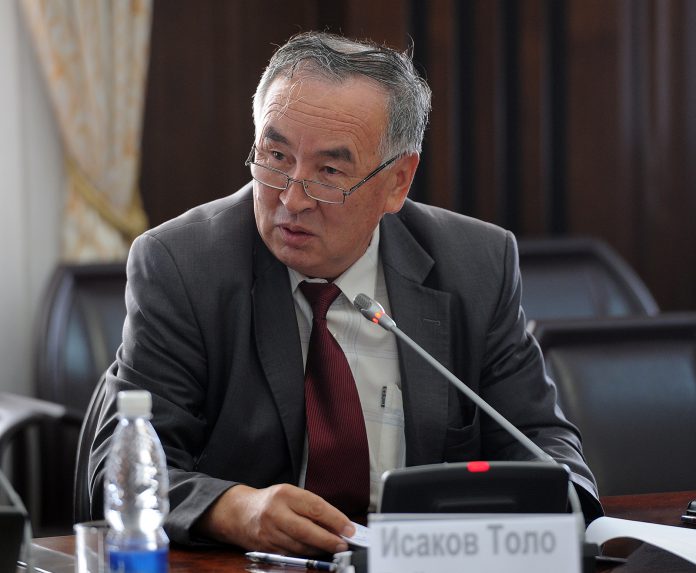 Замминистра здравоохранения КР Толо Исаков ушел с поста по собственному желанию