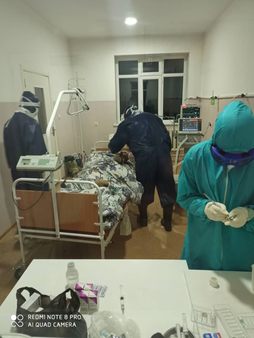Тридцать два долгих дня борьбы с коронавирусом во имя спасения жизни пациента