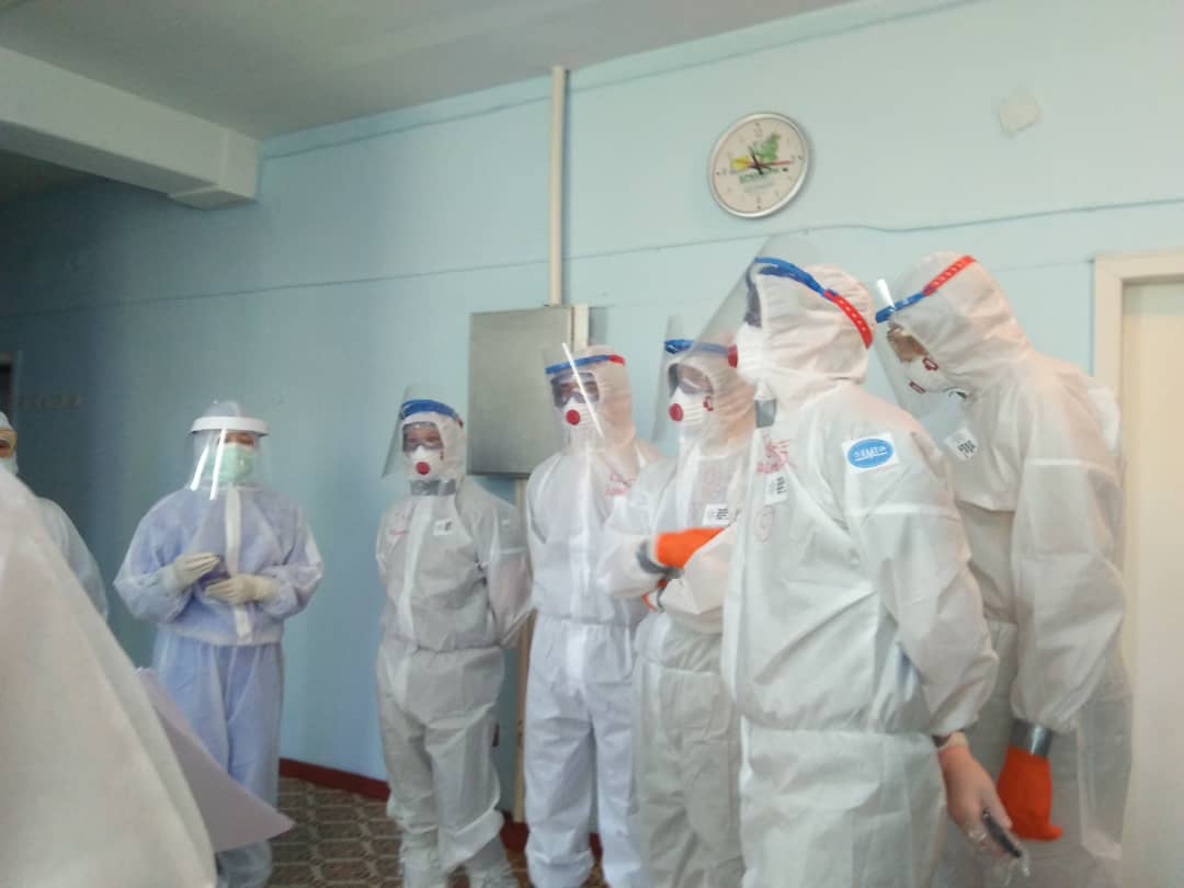 Специалисты из Польши совместно с врачами инфекционной больницы ведут наблюдение за больными с коронавирусной инфекцией