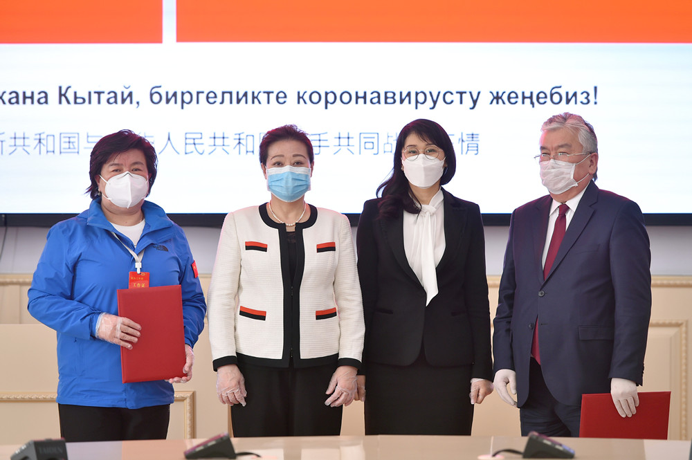 Посол КНР в КР госпожа Ду Дэвэнь встретилась с вице-премьер-министром Кыргызстана Аидой Исмаиловой