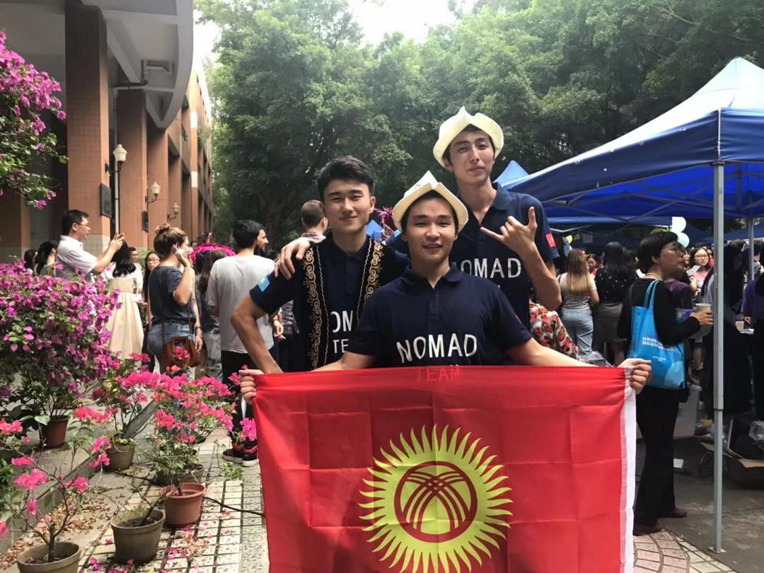 Пандемия показала, как много в мире отзывчивой молодежи
