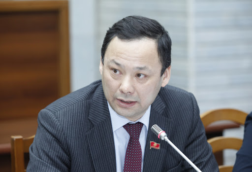 Депутат Руслан Казакбаев сырттан инвесторлорду тартуу боюнча Өкмөткө өз сунушун билдирди