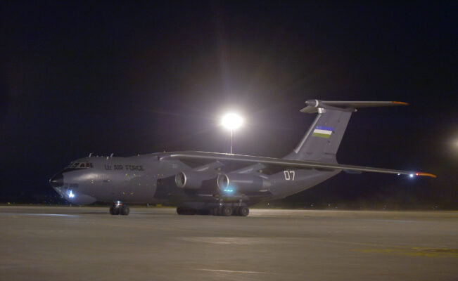 Кыргыз Республикасынын Өкмөтү 500 мобилдик кычкылтек концентраторун сатып алды, алар чартердик каттам менен Кытай Эл Республикасынан алынып келинди
