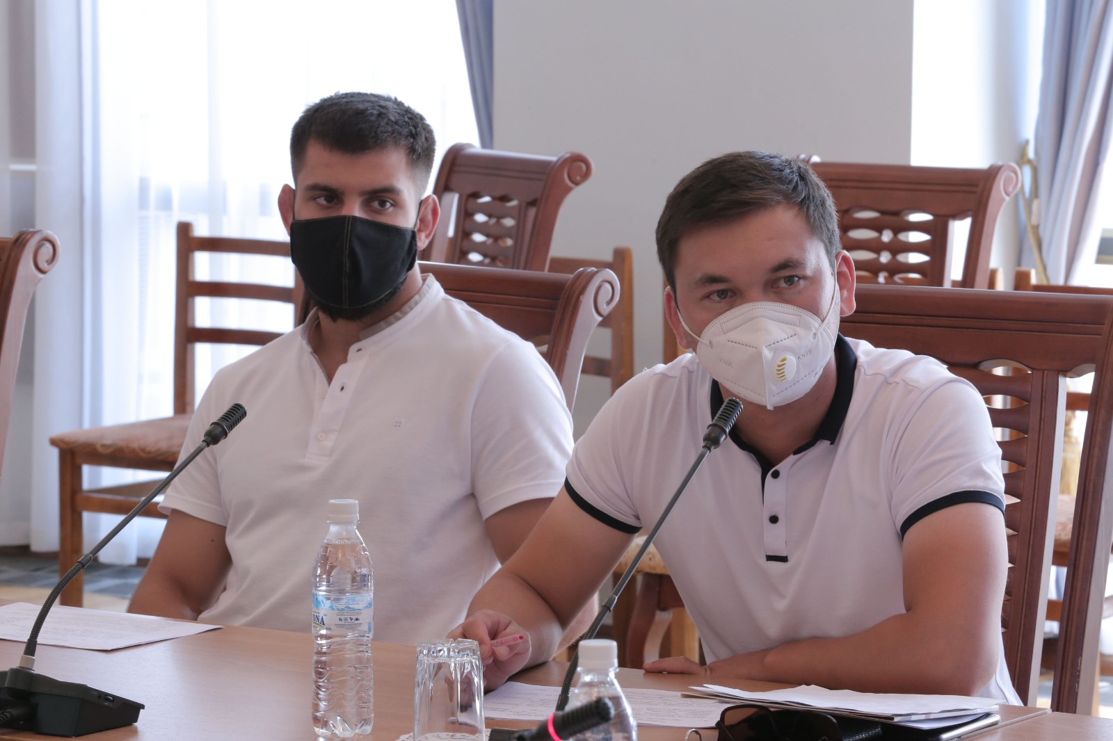 В Аппарате Президента КР прошла встреча с волонтерами