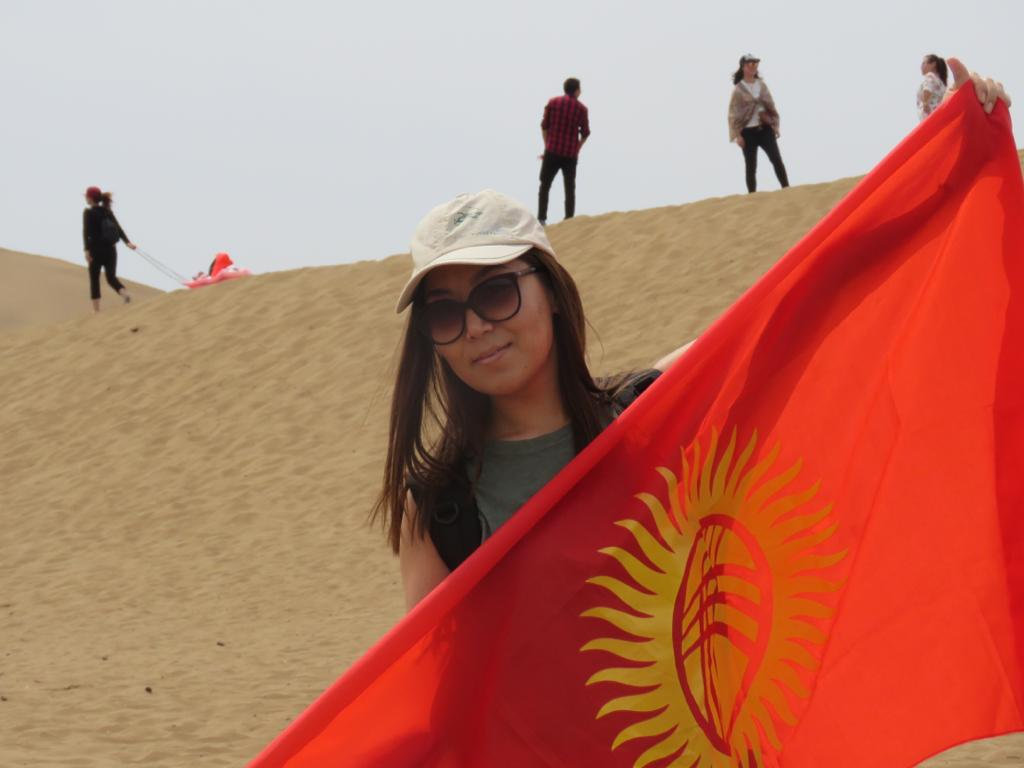 Кыдырбек кызы Айкерим: “Башка тилди, маданиятты, салт-санааны үйрөнүү окуучунун дүйнө таанымын кеңейтет”