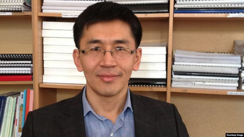 Эмил Жураев, саясатчы: “Убактылуу Өкмөттү бекитүү керек”