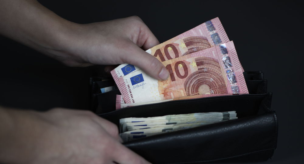 Евро по 103 сома — как это отразится на кыргызстанцах, рассказал Нацбанк