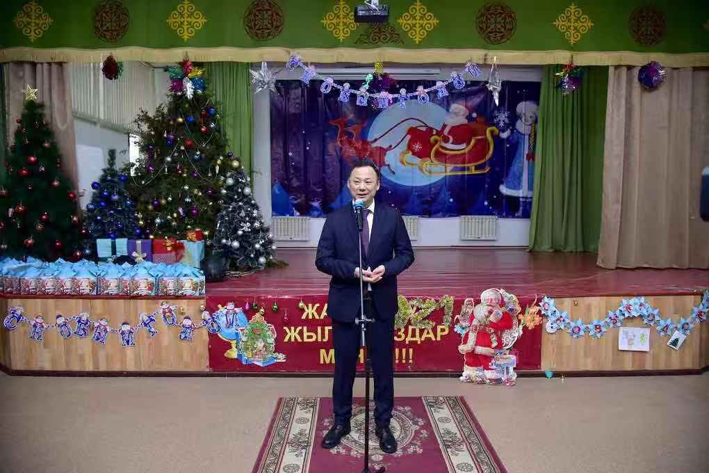 Руслан Казакбаев: Взрослым всегда приятно, когда улыбаются дети