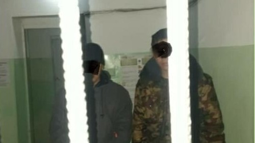 Знакомство в соцсети закончилось для школьницы из Оша групповым изнасилованием