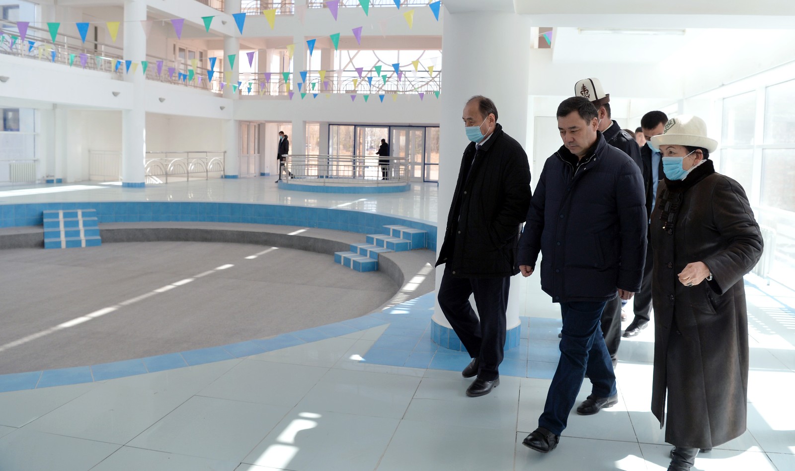 Садыр Жапаров осмотрел медико-реабилитационный комплекс «Ден соолук» в Чолпон-Ате