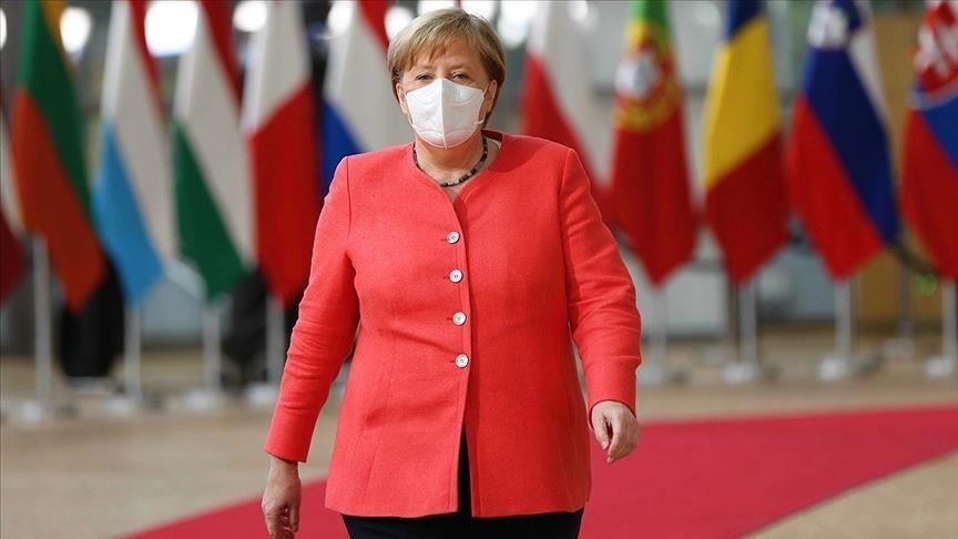 Меркель сделала прививку вакциной AstraZeneca